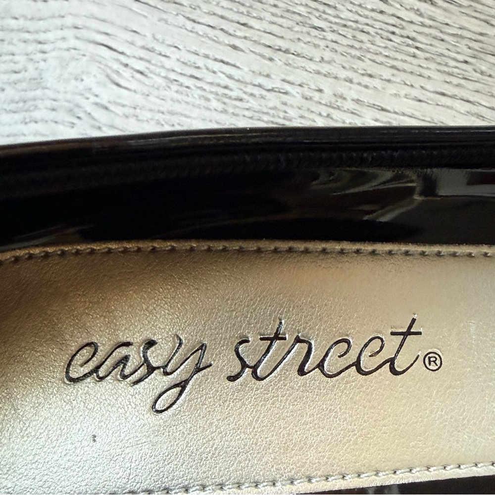 Easy Street Classic Black Workwear Pumps | Comfort Cushioned Low Heel | 10W - Picture 9 of 13